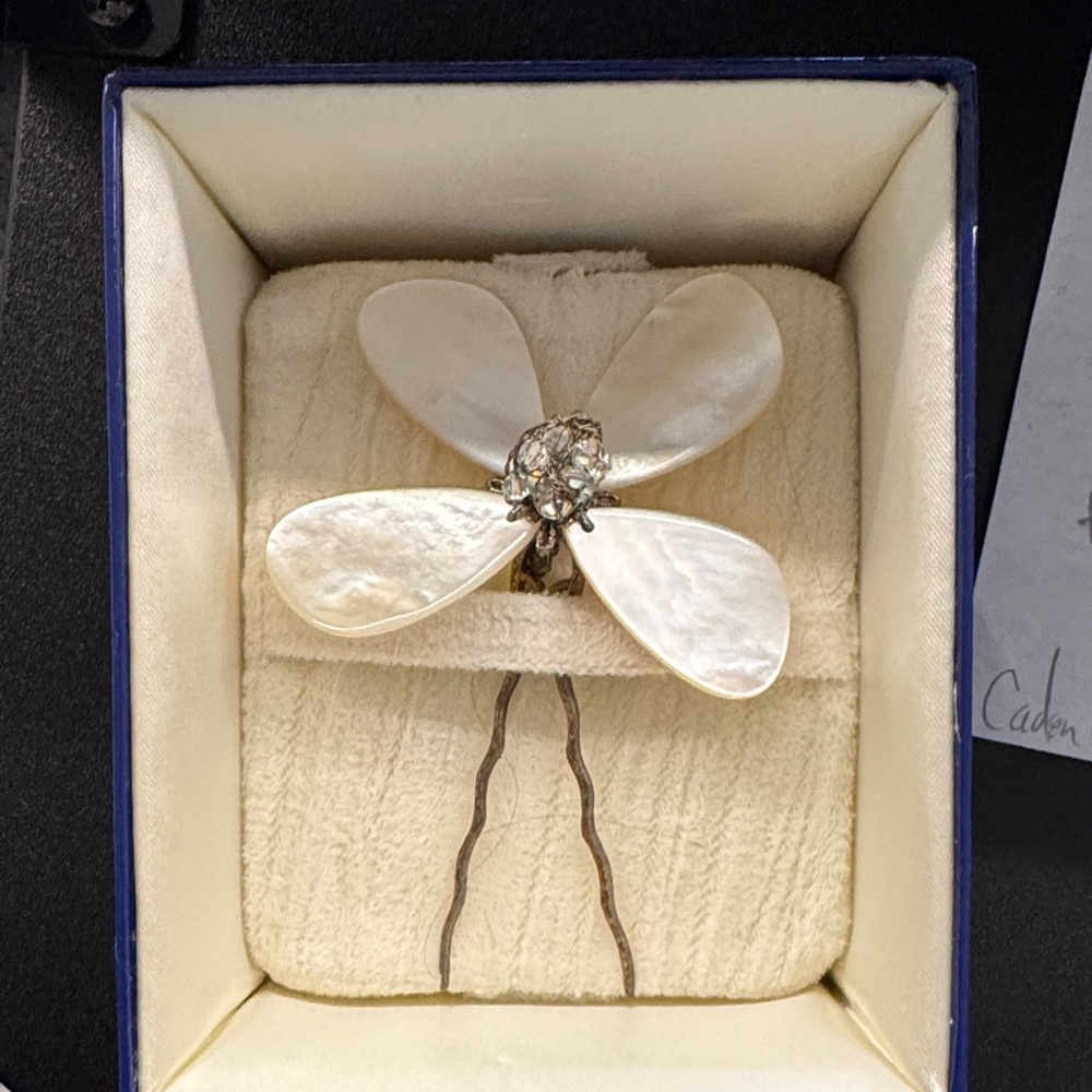 Tacori Swarovski Shell  Hairpin (bridal ) NWOT in original box never been used .